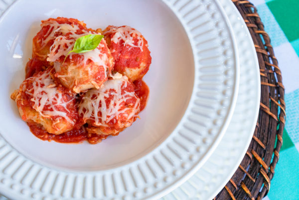 Gnocchi de batata com calabresa ao molho sugo